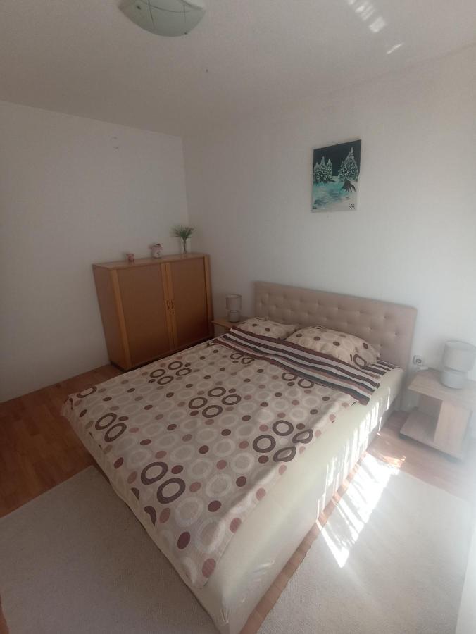 Sleep & Fly - Sarajevo Airport Apartment Экстерьер фото