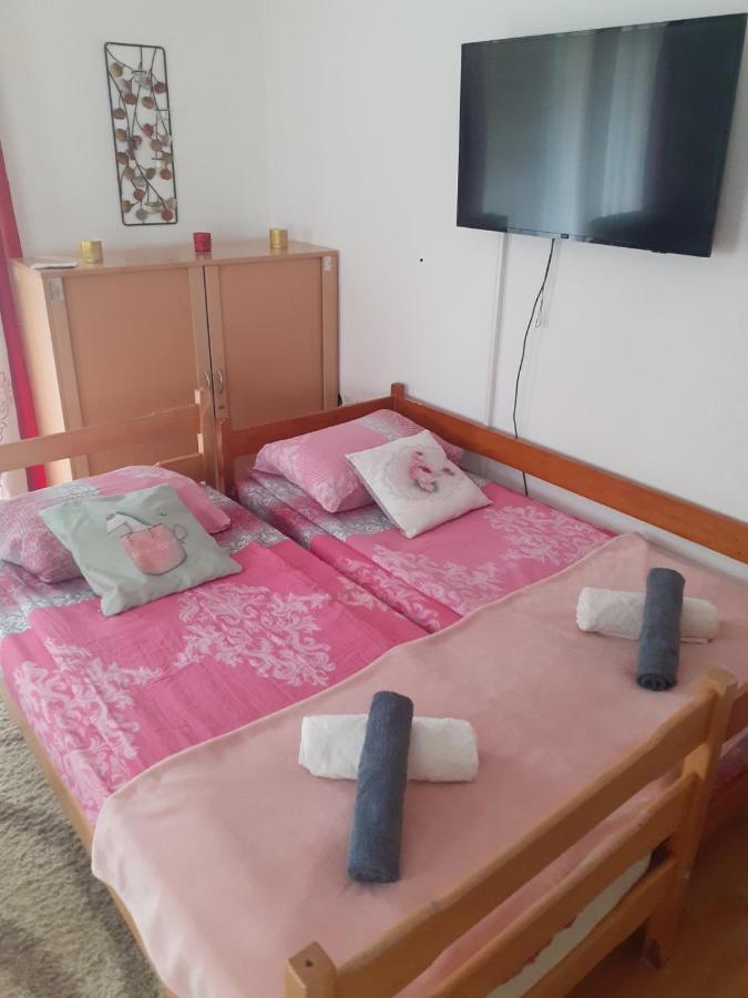 Sleep & Fly - Sarajevo Airport Apartment Экстерьер фото