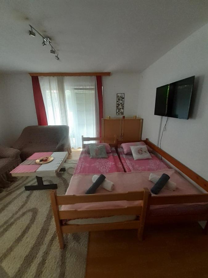 Sleep & Fly - Sarajevo Airport Apartment Экстерьер фото